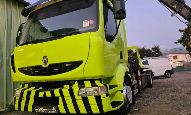 Refaire la peinture d'un pare-chocs de voiture AER PEINTURE