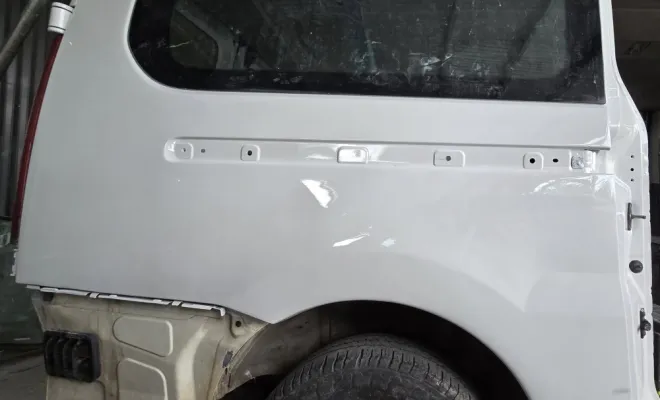 Comment réparer une aile arrière de voiture rouillée par le temps ?, Saint-Paul, AER Peinture