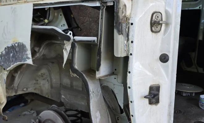 Comment réparer une aile arrière de voiture rouillée par le temps ?, Saint-Paul, AER Peinture