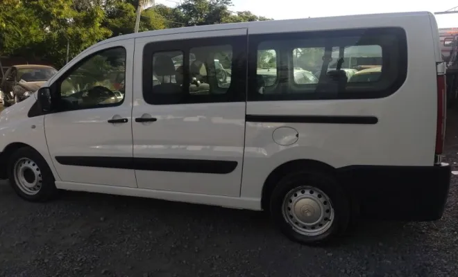 Comment réparer une aile arrière de voiture rouillée par le temps ?, Saint-Paul, AER Peinture